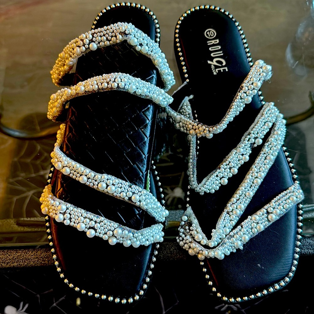 Brand New Rouge Helium Black & Pearl Sandles